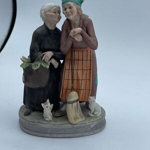 Vintage Lefton figurine “Gossiping Old Ladies” By Geo F.Lefton. #4724